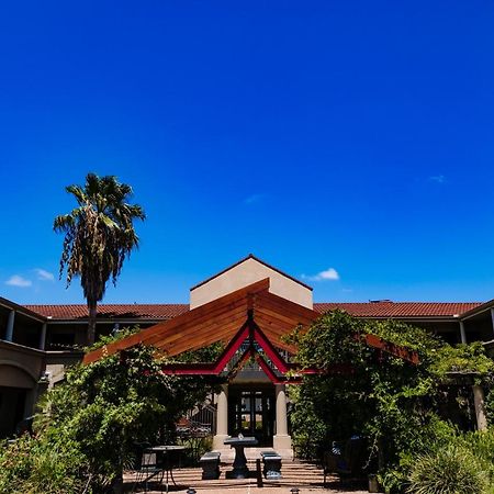 Vineyard Court Designer Suites Hotel College Station Extérieur photo