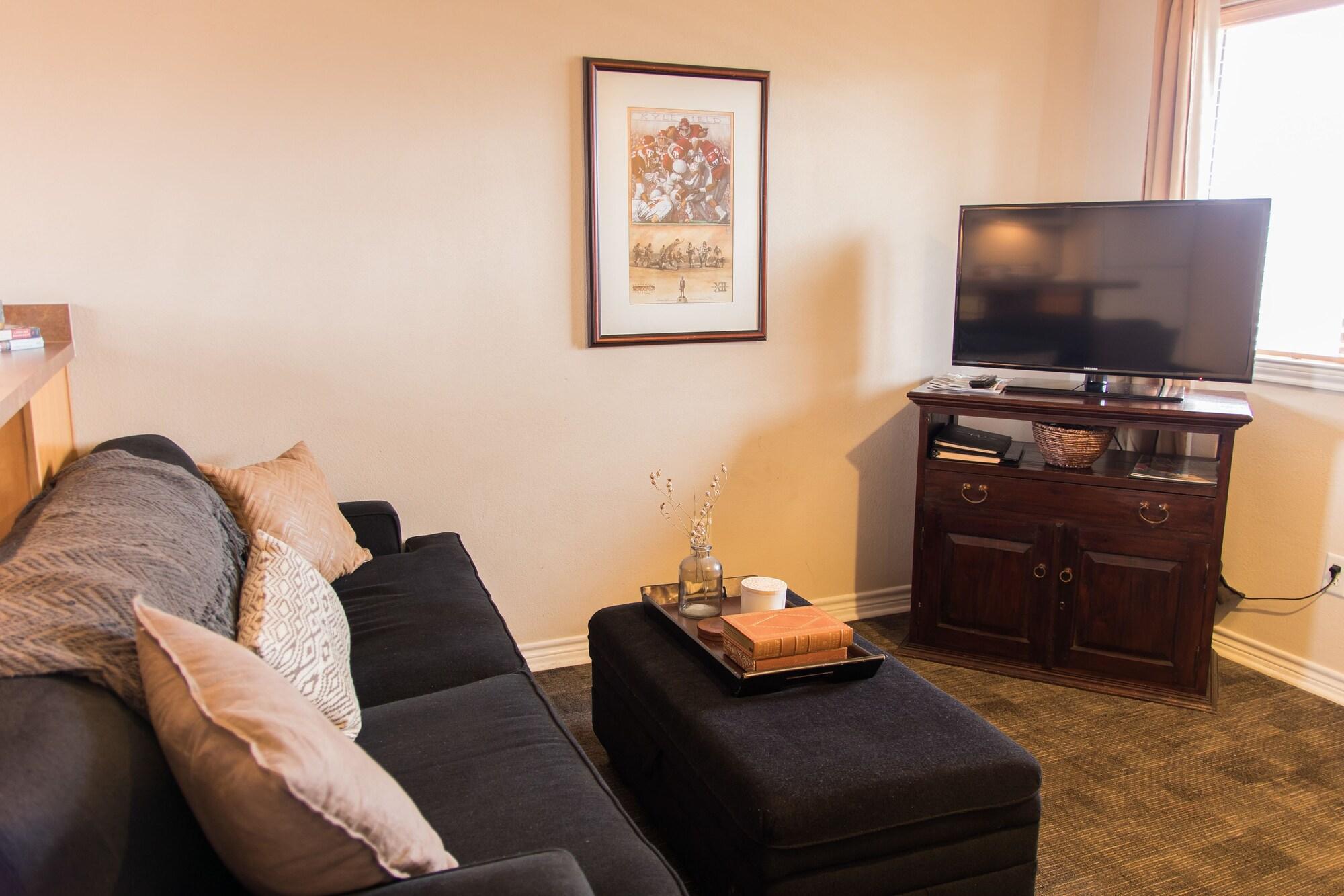 Vineyard Court Designer Suites Hotel College Station Extérieur photo