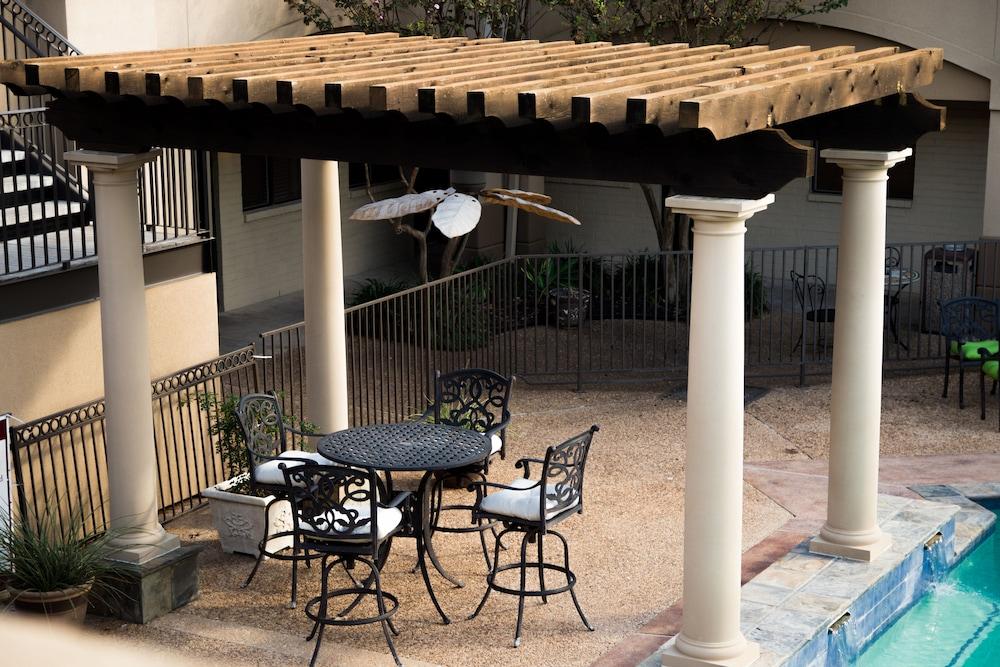 Vineyard Court Designer Suites Hotel College Station Extérieur photo