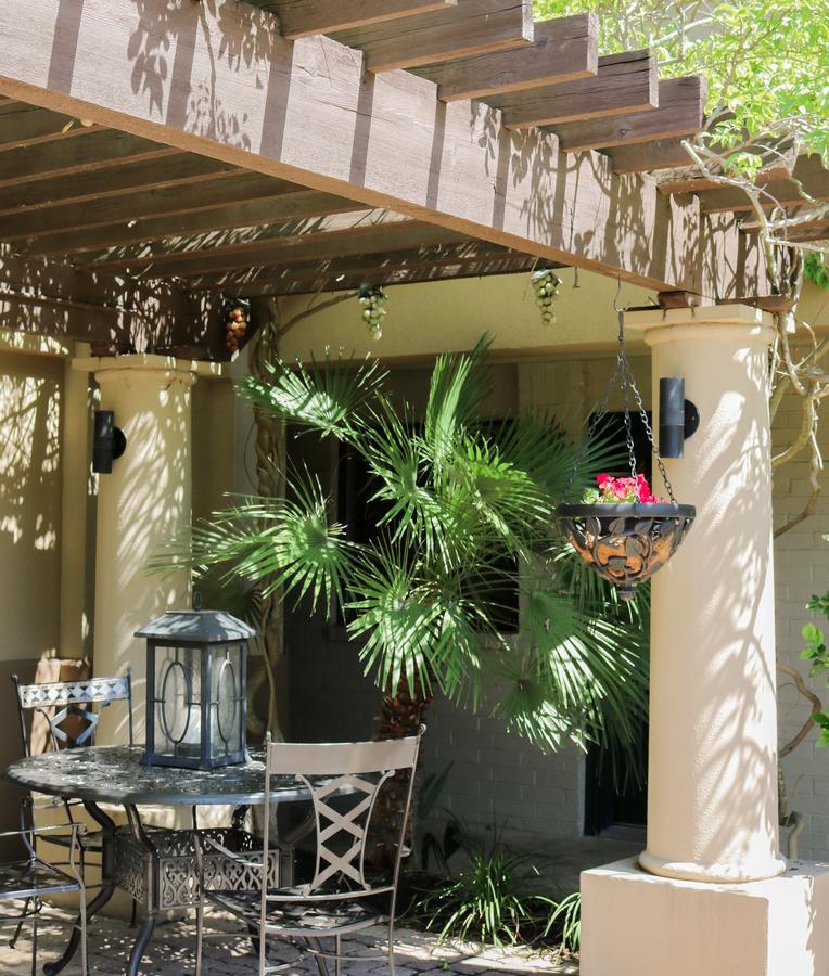 Vineyard Court Designer Suites Hotel College Station Extérieur photo