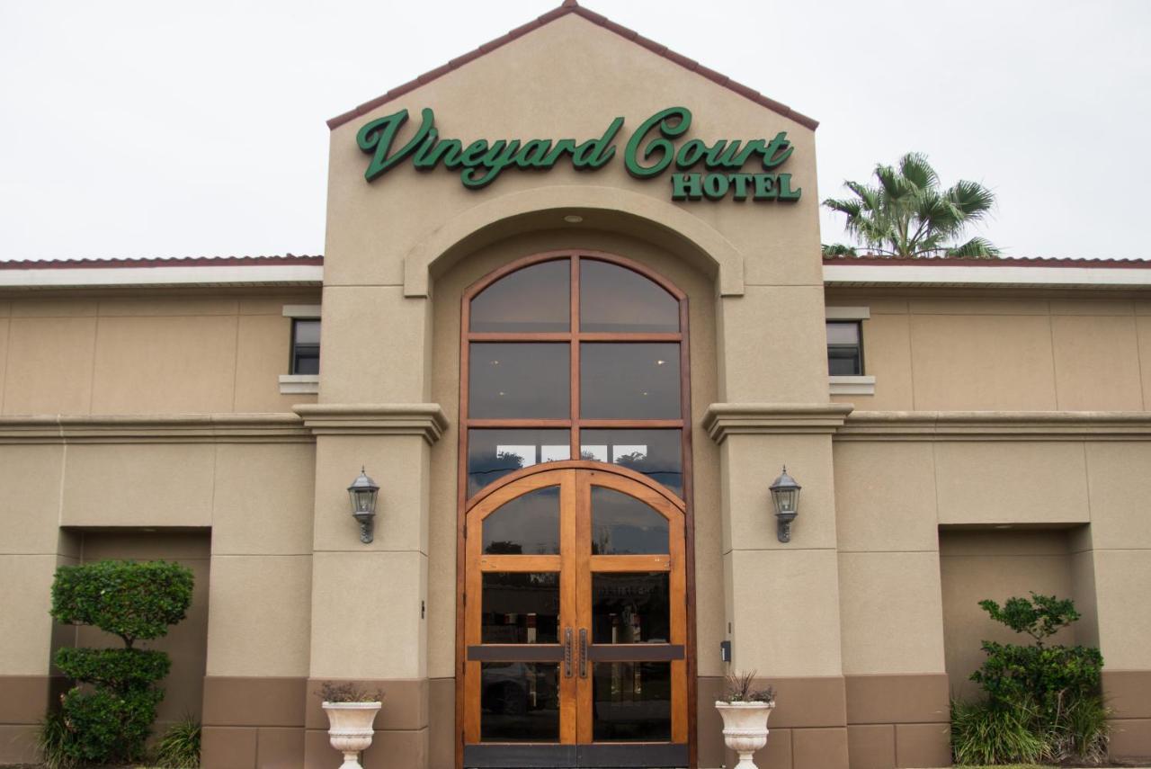 Vineyard Court Designer Suites Hotel College Station Extérieur photo