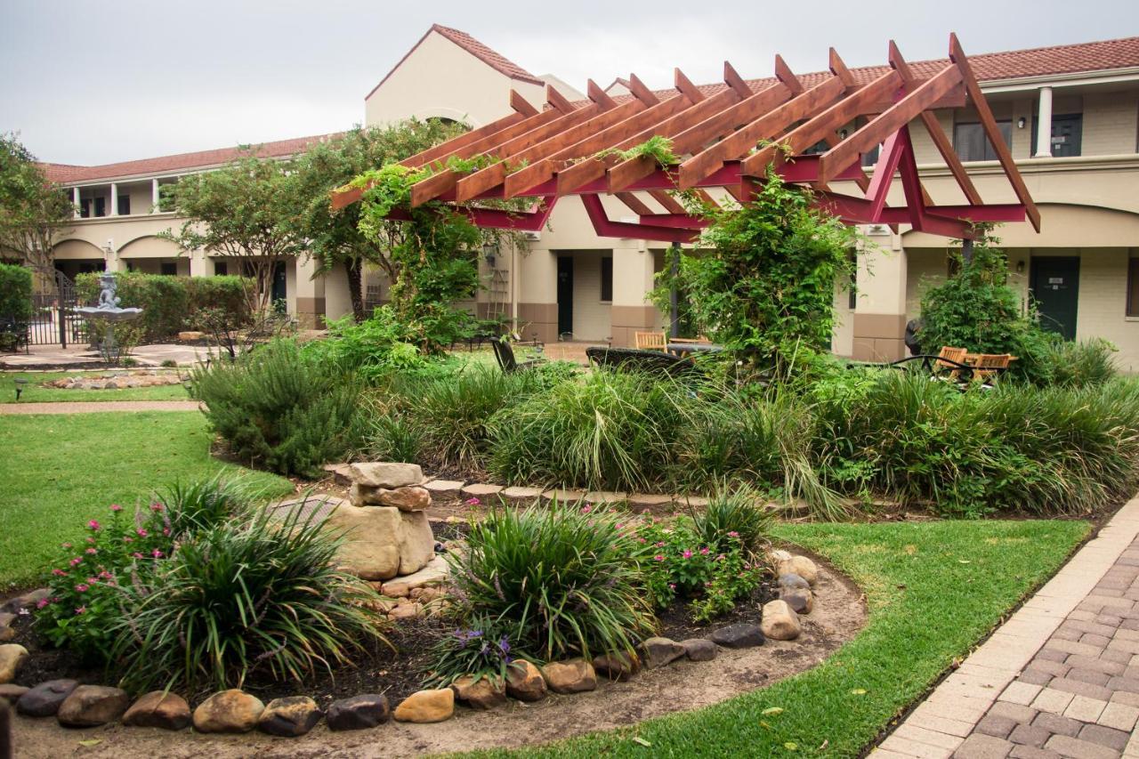 Vineyard Court Designer Suites Hotel College Station Extérieur photo